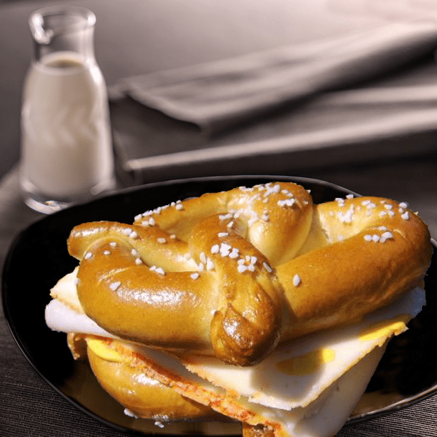 Soft-Pretzel-Sandwhich | Hanover Foods